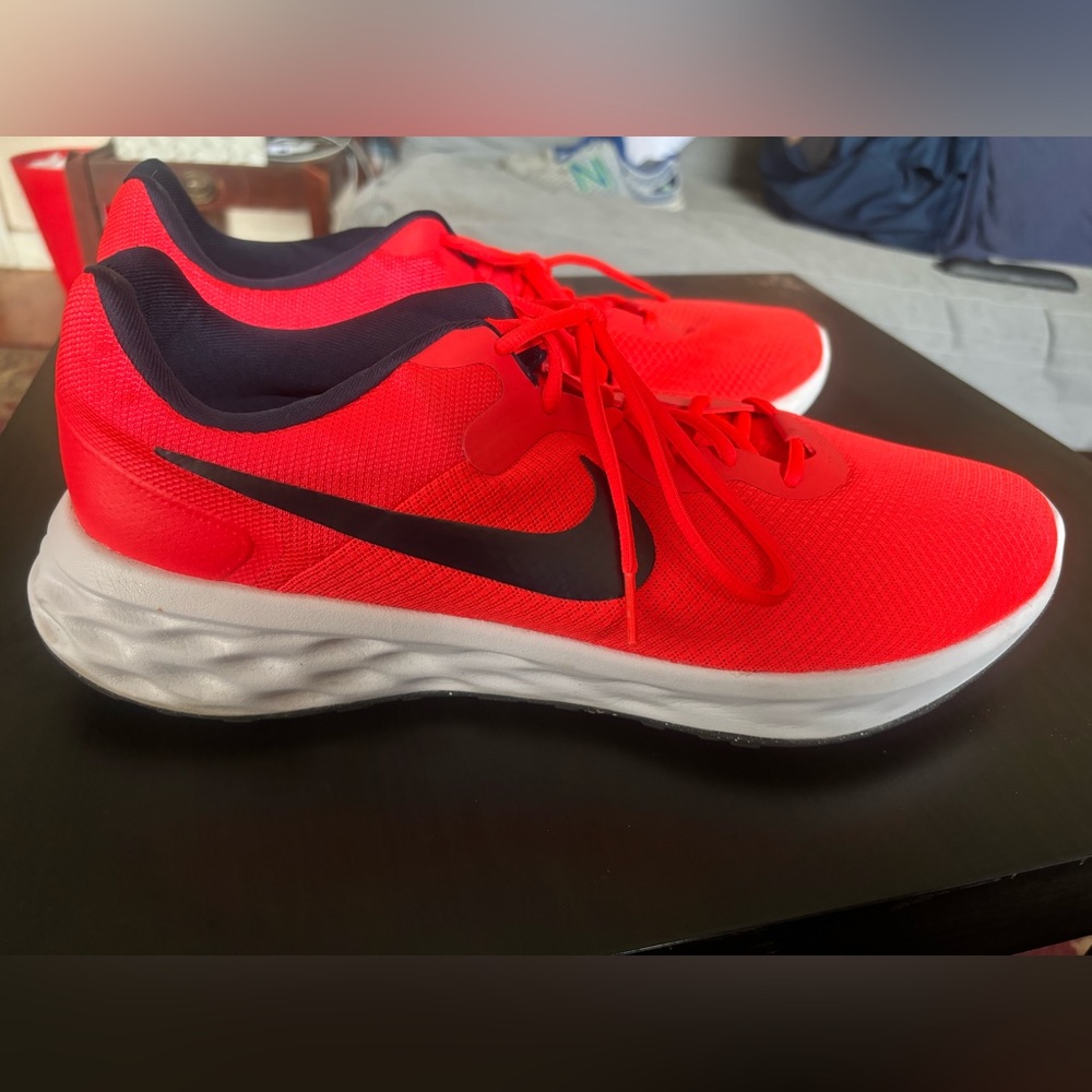 Nike Men 15W running sneakers EUC No Box
